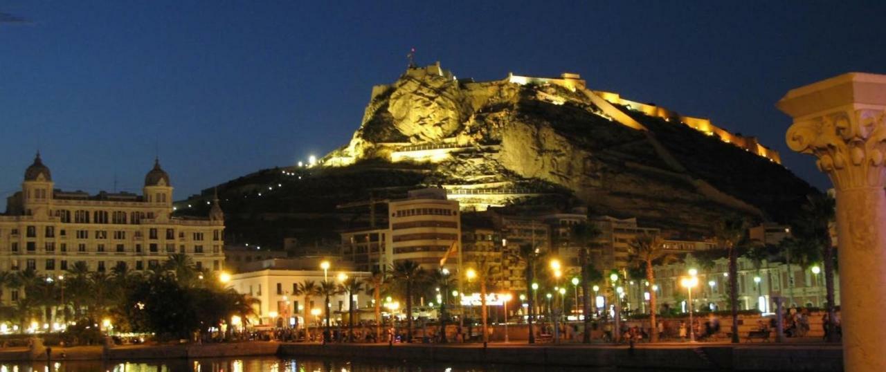 Alicante Center Apart Luaran gambar